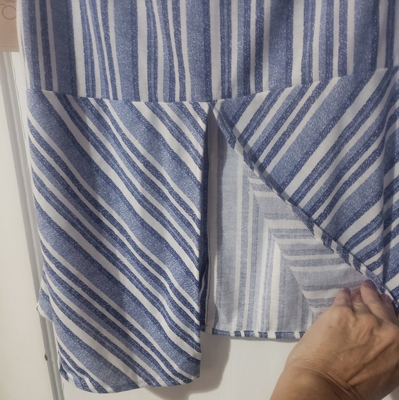 Blue and White striped Eden & Olivia split back Top - Picture 5 of 9